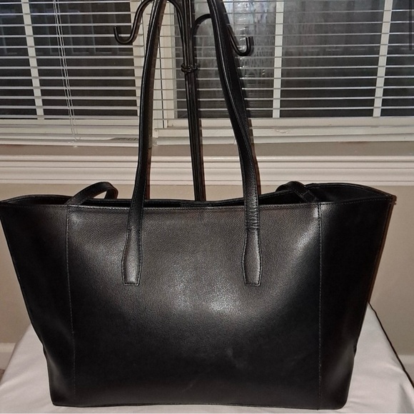 Valentino by Mario Valentino Caroline Tote. - Picture 2 of 4